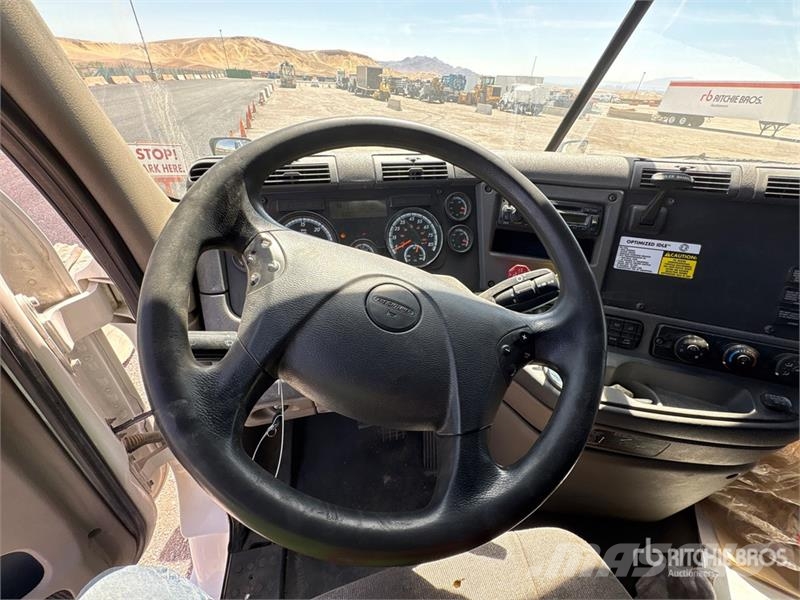 Freightliner Cascadia 125 6x4 T/A Sleeper Truck Tractor Tractor Units