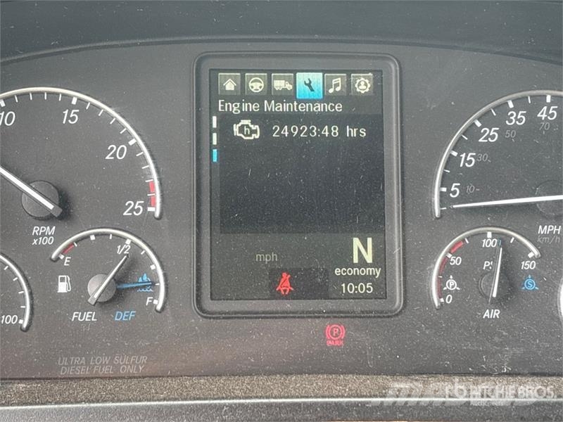 Freightliner Cascadia 126 6x4 T/A Sleeper Truck Tractor Sadulveokid