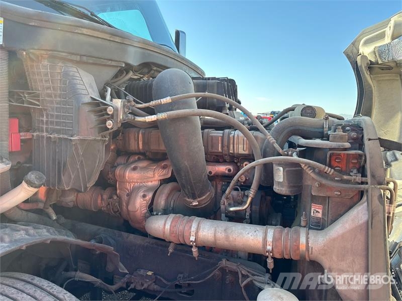 Freightliner Cascadia 126 6x4 T/A Sleeper Truck Tractor Nyergesvontatók