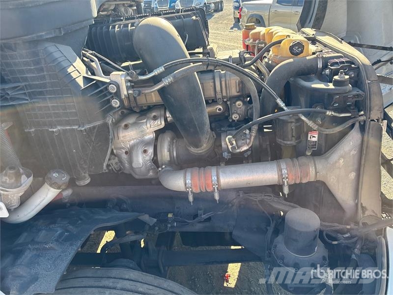 Freightliner Cascadia 126 6x4 T/A Sleeper Truck Tractor Седельные тягачи