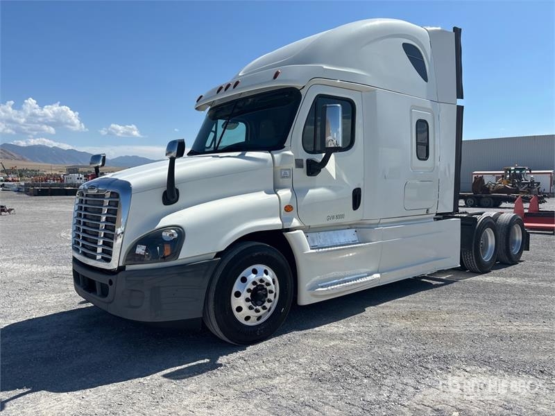 Freightliner Cascadia 125 6x4 T/A Sleeper Truck Tractor Тягачі
