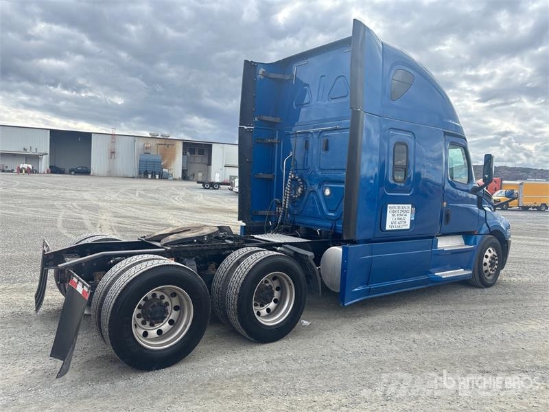 Freightliner Cascadia 126 6x4 T/A Sleeper Truck Tractor Autotractoare