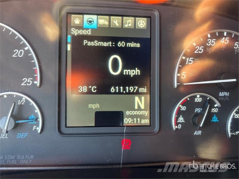 Freightliner Cascadia 126 6x4 T/A Sleeper Truck Tractor Trekkvogner