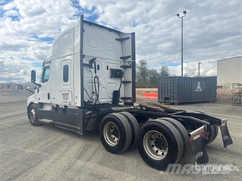 Freightliner Cascadia 126 6x4 T/A Sleeper Truck Tractor Motrici e Trattori Stradali