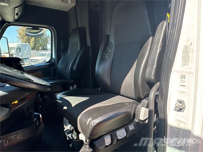 Freightliner Cascadia 126 6x4 T/A Sleeper Truck Tractor Tracteur routier