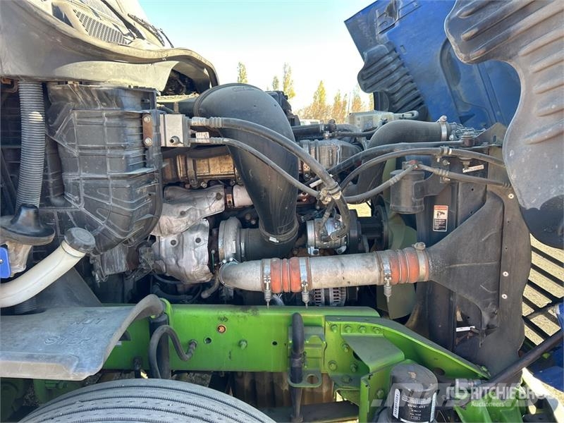 Freightliner Cascadia 125 6x4 T/A Sleeper Truck Tractor (Inoper Тягачі