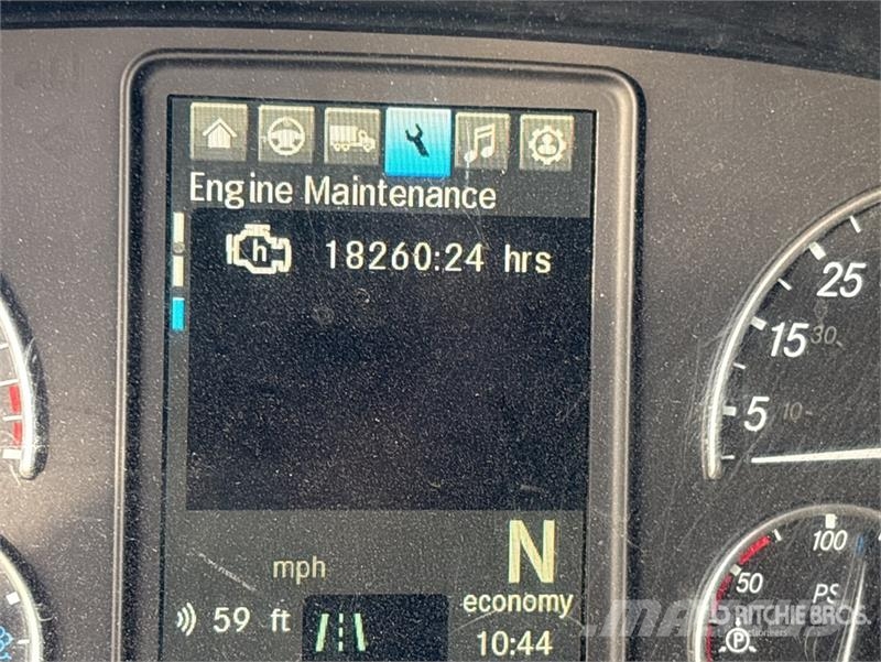 Freightliner Cascadia 126 6x4 T/A Sleeper Truck Tractor Тягачі