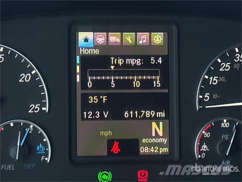 Freightliner Cascadia 126 8x4 Tri/A Sleeper Truck Tractor Trekkvogner