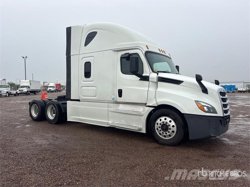 Freightliner Cascadia 126 6x4 T/A Sleeper Truck Tractor Tractor Units