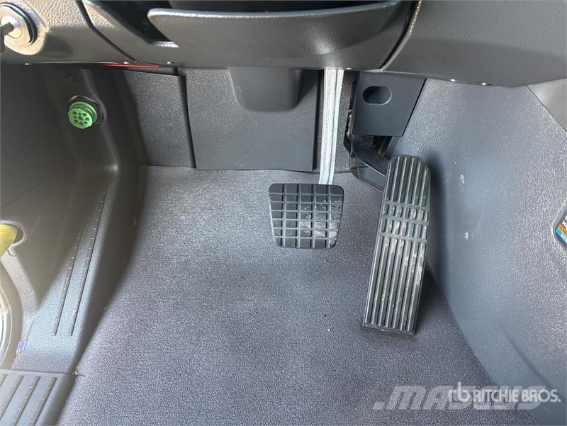 Freightliner Cascadia 126 6x4 T/A Sleeper Truck Tractor 트랙터 유닛