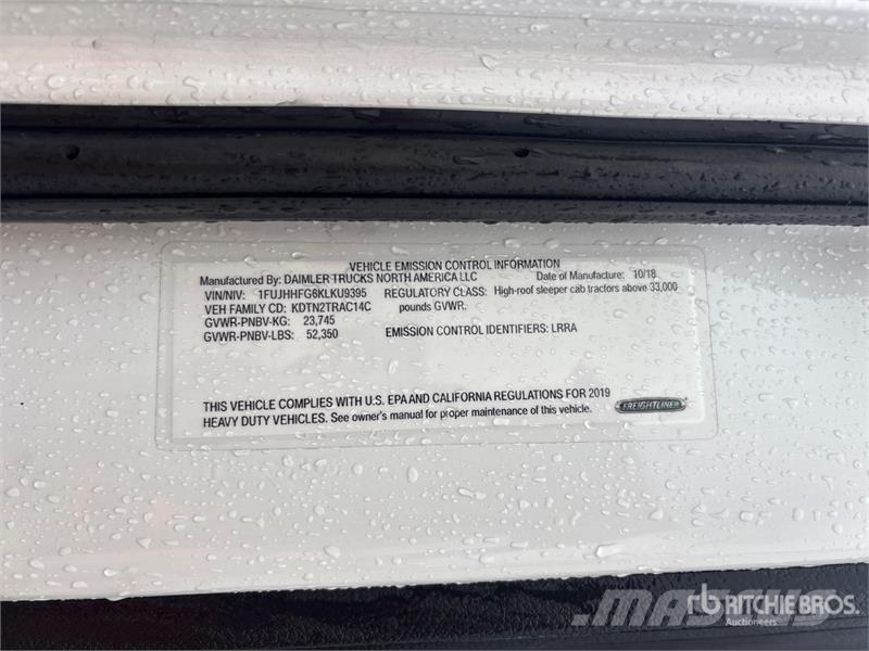 Freightliner Cascadia 126 6x4 T/A Sleeper Truck Tractor Tractor Units