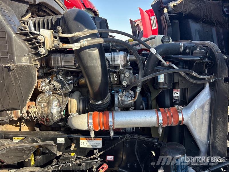 Freightliner Cascadia 126 6x4 T/A Sleeper Truck Tractor وحدات الجر