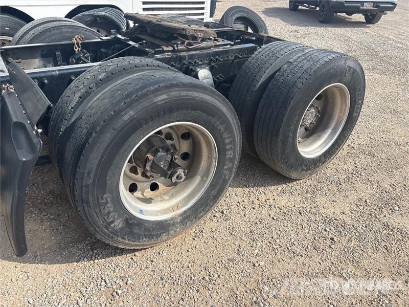 Freightliner Cascadia 125 6x4 T/A Sleeper Truck Tractor (Inoper 트랙터 유닛