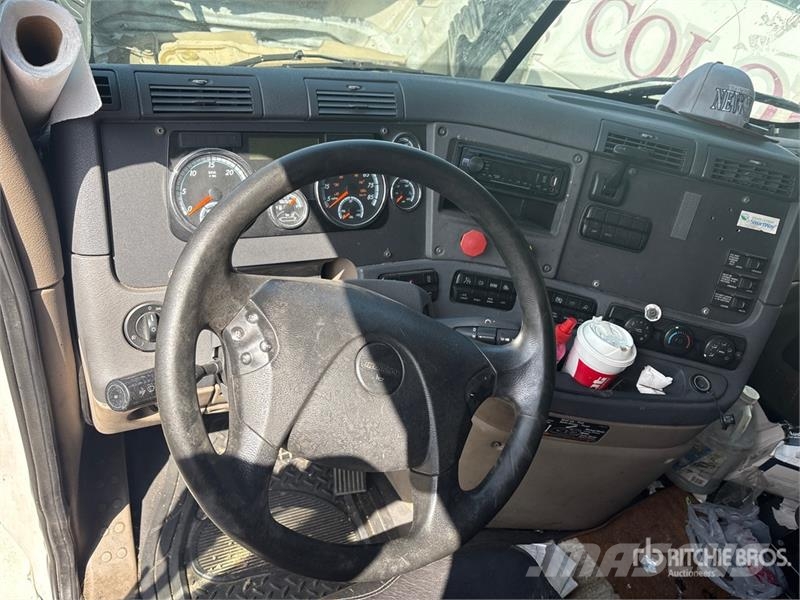 Freightliner Cascadia 125 6x4 T/A Sleeper Truck Tractor (Inoper 트랙터 유닛