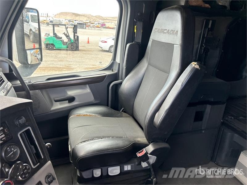 Freightliner Cascadia 126 6x4 T/A Sleeper Truck Tractor Τράκτορες