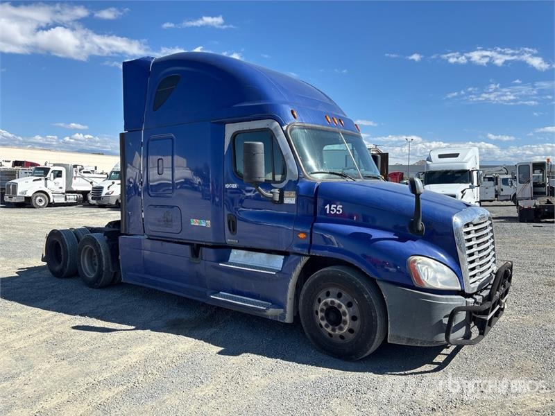 Freightliner Cascadia 125 6x4 T/A Sleeper Truck Tractor Седельные тягачи