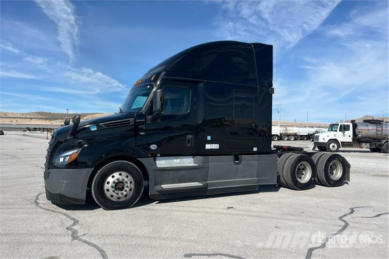 Freightliner Cascadia 126 6x4 T/A Sleeper Truck Tractor Sattelzugmaschinen