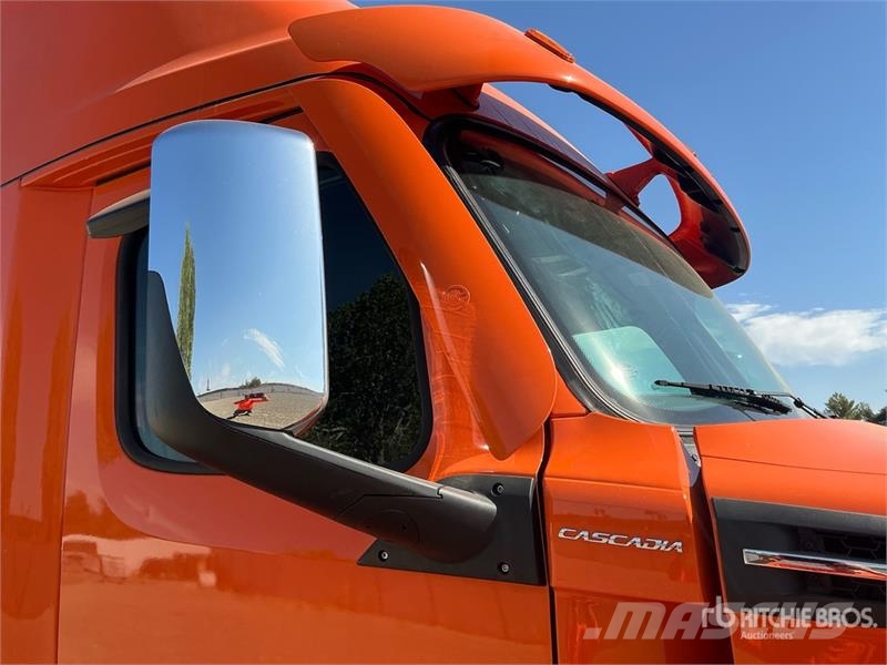 Freightliner Cascadia 126 6x4 T/A Sleeper Truck Tractor 트랙터 유닛