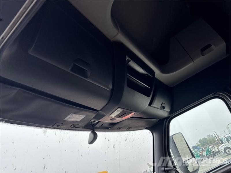Freightliner Cascadia 126 6x4 T/A Sleeper Truck Tractor Prime Movers