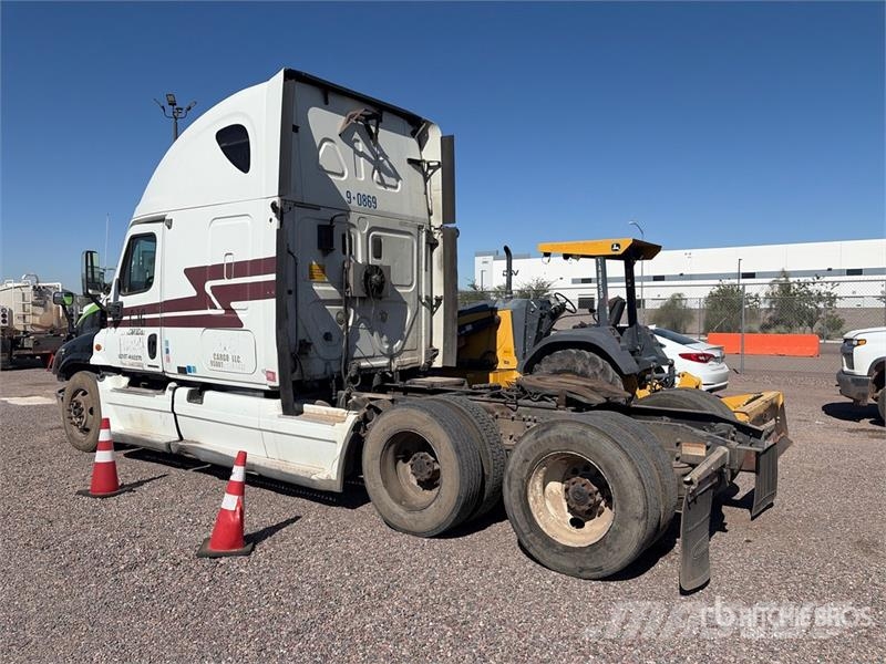 Freightliner Cascadia 125 6x4 T/A Sleeper Truck Tractor Tractores (camiões)