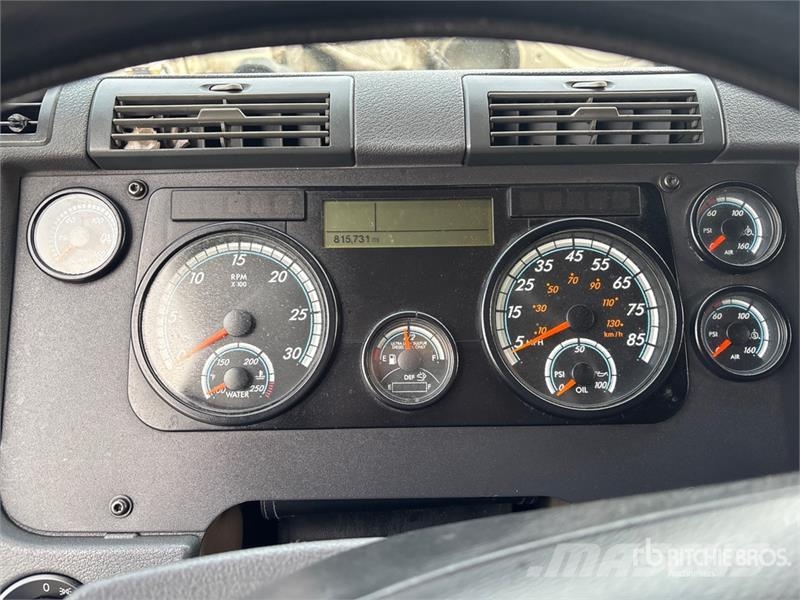 Freightliner Cascadia 125 6x4 T/A Sleeper Truck Tractor Vilcēji