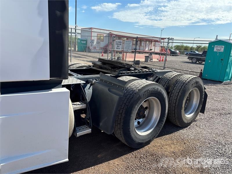 Freightliner Cascadia 126 6x4 T/A Sleeper Truck Tractor Nyergesvontatók