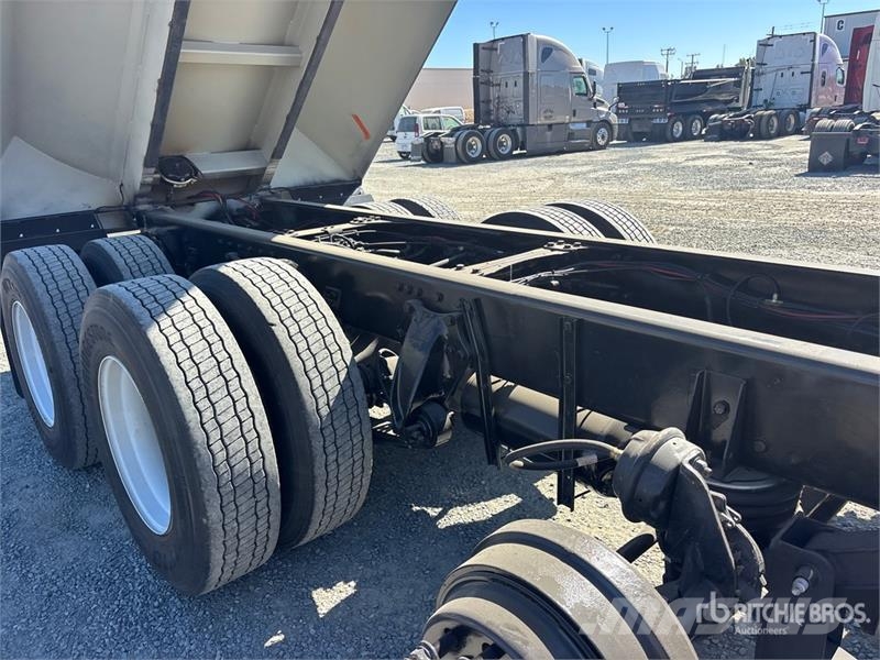 Freightliner Cascadia 126 Kipper