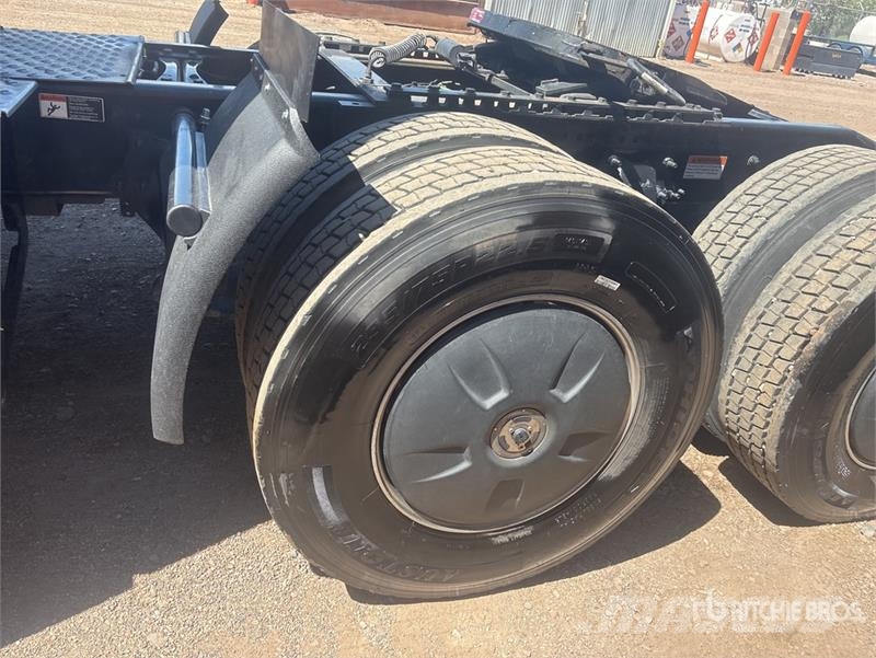 Freightliner Cascadia 126 6x4 T/A Sleeper Truck Tractor Motrici e Trattori Stradali