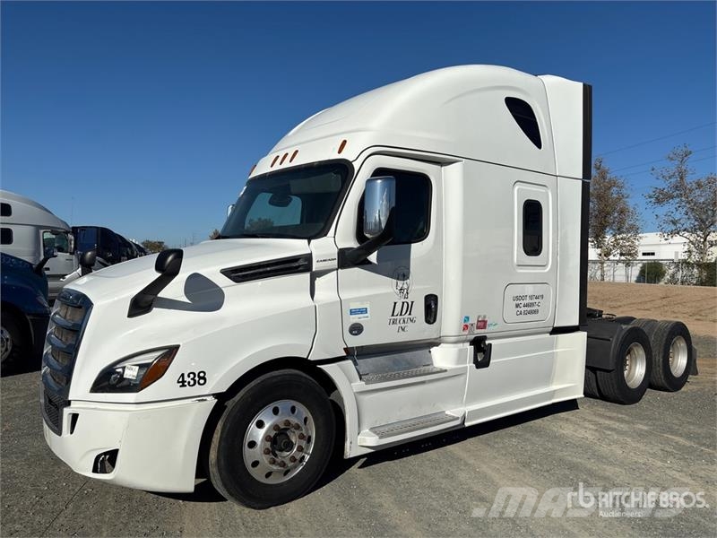 Freightliner Cascadia 126 6x4 T/A Sleeper Truck Tractor Седельные тягачи