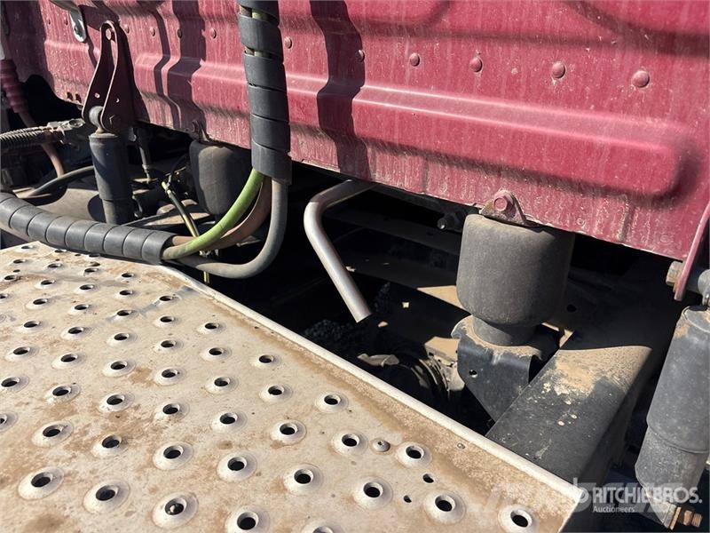 Freightliner Cascadia 126 6x4 T/A Sleeper Truck Tractor Vilcēji