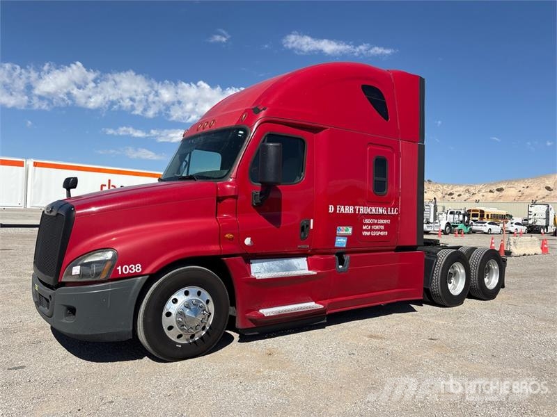 Freightliner Cascadia 125 6x4 T/A Sleeper Truck Tractor Sattelzugmaschinen