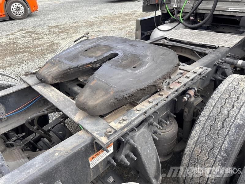 Freightliner Cascadia 126 6x4 T/A Sleeper Truck Tractor Sattelzugmaschinen