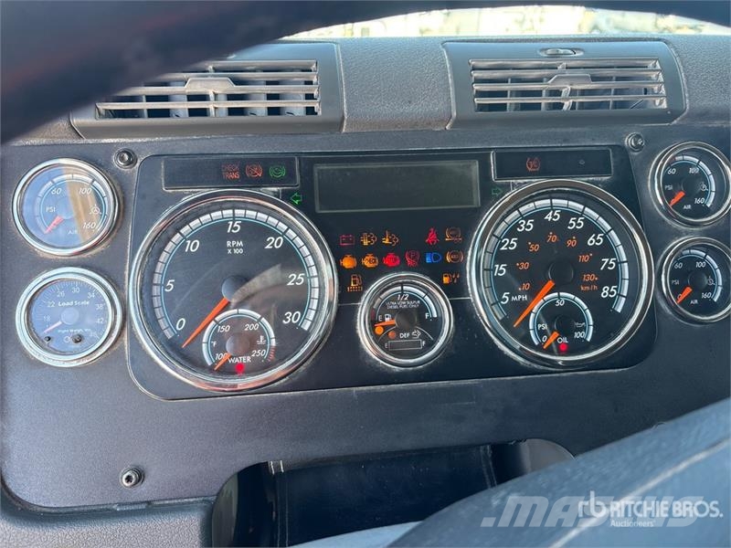 Freightliner Cascadia 125 6x2 T/A Sleeper Truck Tractor Vilcēji