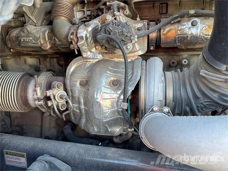 Freightliner Cascadia 126 6x4 T/A Sleeper Truck Tractor Тягачі