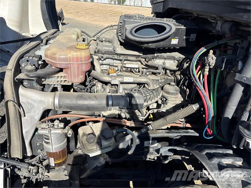 Freightliner Cascadia 126 6x4 T/A Sleeper Truck Tractor Седельные тягачи