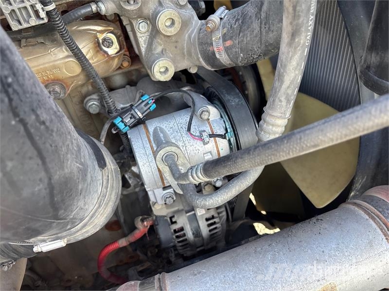 Freightliner Cascadia 126 6x4 T/A Sleeper Truck Tractor وحدات الجر