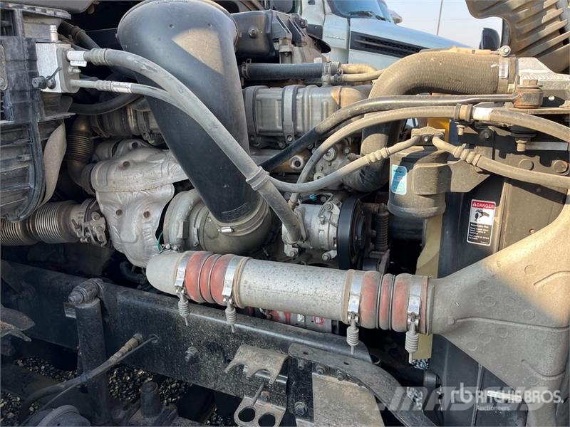 Freightliner Cascadia 125 6x4 T/A Sleeper Truck Tractor Тягачі