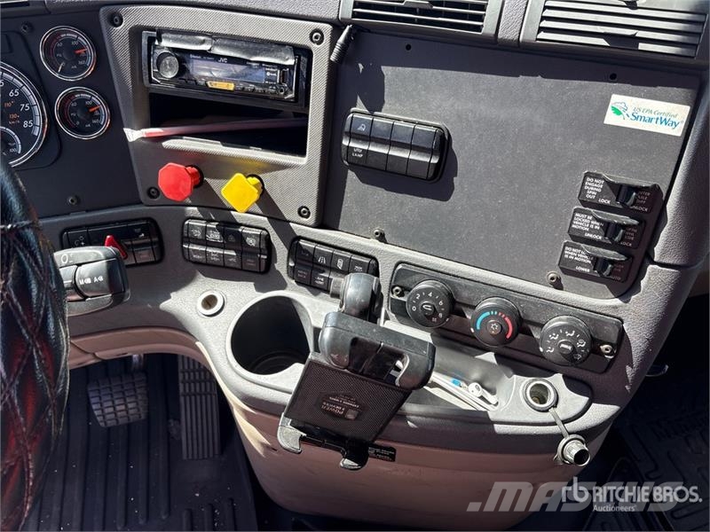 Freightliner Cascadia 125 6x4 T/A Sleeper Truck Tractor Sattelzugmaschinen