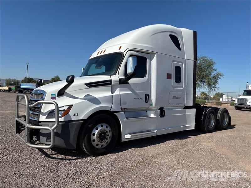 Freightliner Cascadia 126 6x4 T/A Sleeper Truck Tractor Nyergesvontatók