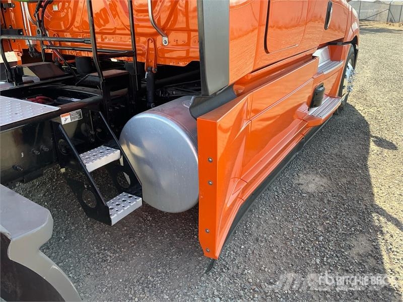 Freightliner Cascadia 126 6x4 T/A Sleeper Truck Tractor 트랙터 유닛