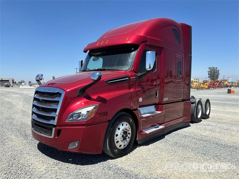 Freightliner Cascadia 126 6x4 T/A Sleeper Truck Tractor Тягачі