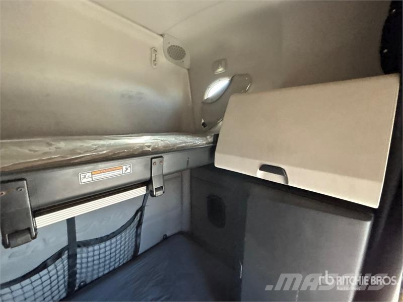 Freightliner Cascadia 126 6x4 T/A Sleeper Truck Tractor Sattelzugmaschinen