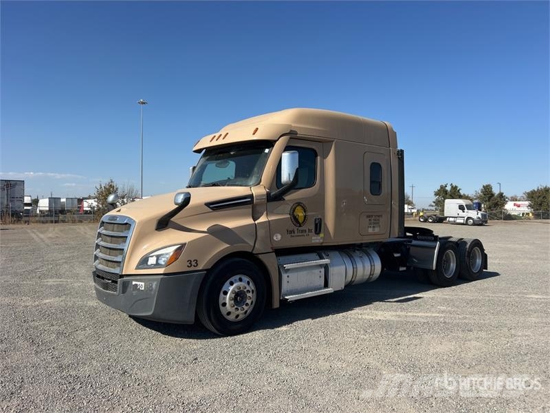 Freightliner Cascadia 126 6x4 T/A Sleeper Truck Tractor Sattelzugmaschinen