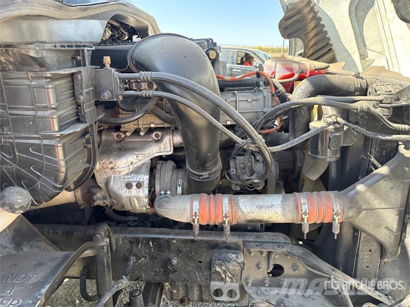 Freightliner Cascadia 125 6x4 Roll-Off Truck (Inoperable) شاحنات لوادر