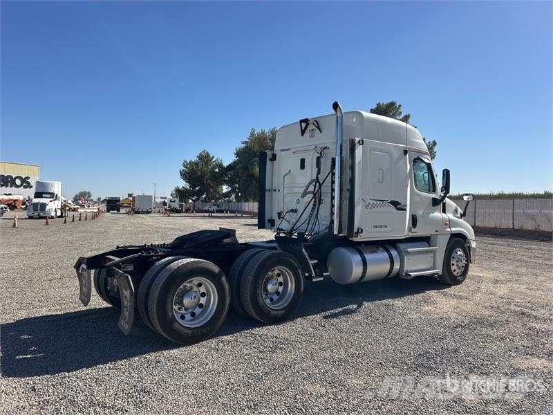 Freightliner Cascadia 125 6x4 T/A Sleeper Truck Tractor Motrici e Trattori Stradali