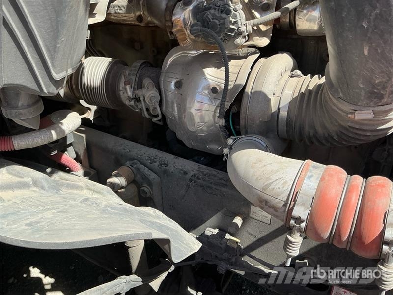 Freightliner Cascadia 126 6x4 T/A Sleeper Truck Tractor Truck Tractor Units