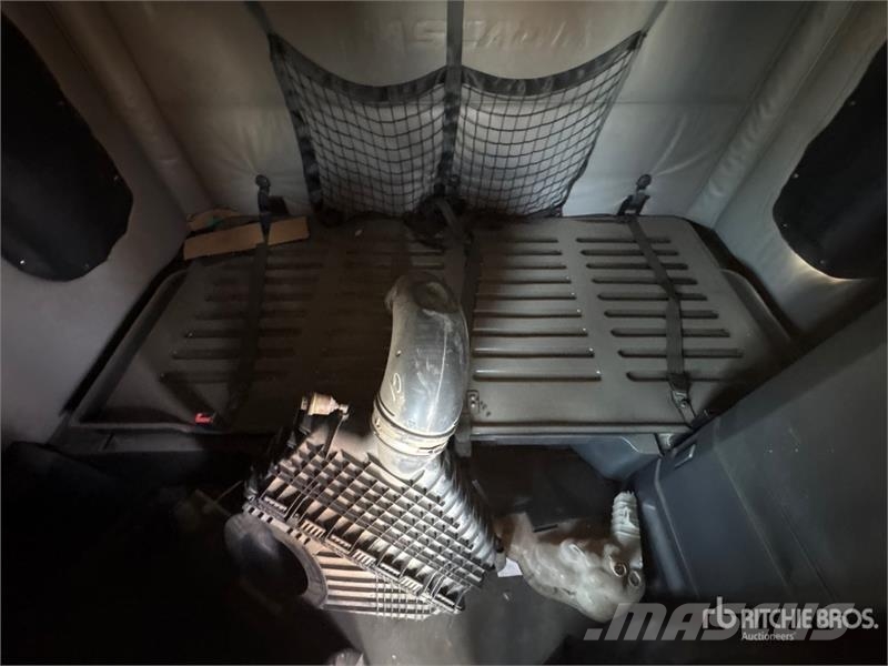 Freightliner Cascadia 126 6x4 T/A Sleeper Truck Tractor Vilcēji
