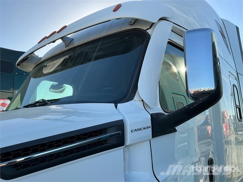 Freightliner Cascadia 126 6x4 T/A Sleeper Truck Tractor Tracteur routier