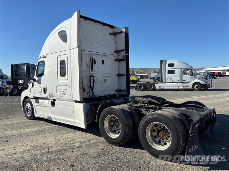 Freightliner Cascadia 126 6x4 T/A Sleeper Truck Tractor Седельные тягачи