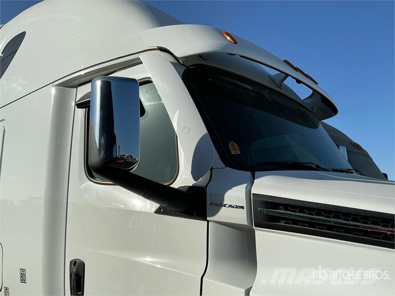 Freightliner Cascadia 126 6x4 T/A Sleeper Truck Tractor Tracteur routier